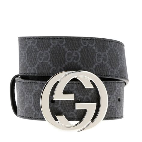 cintura gucci nera uomo stampa rilievo|Cintura con dettaglio Incrocio GG in Supreme nero .